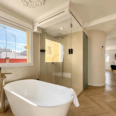 Luxury Cathedral Views In *
